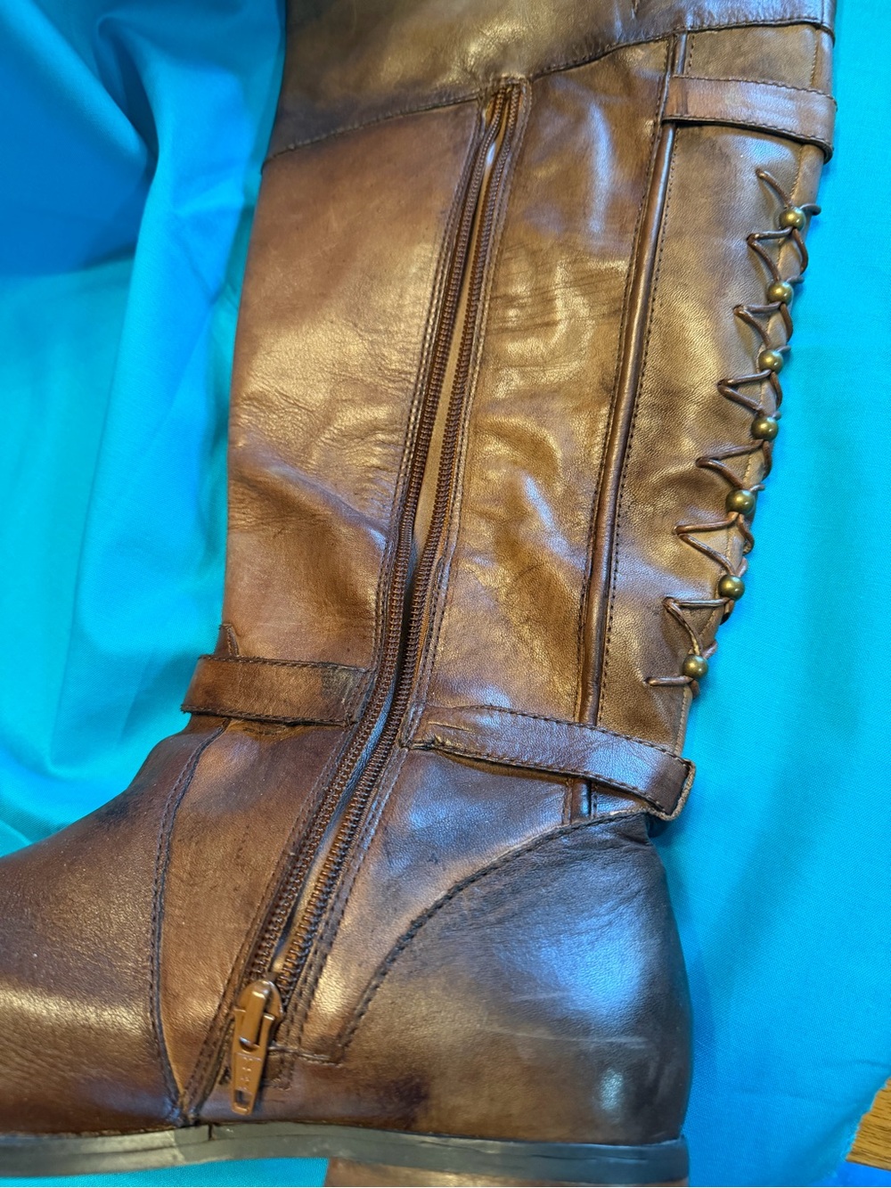 Women’s Brown Leather knee high Boots. A side zipper helps for easy on and off. - Picture 5 of 6